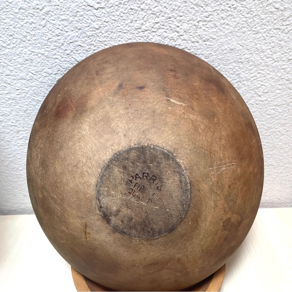 Rustic Brown Wooden Bowl- Stunning. Vintage Parris- Oval shape- smooth - Picture 3 of 7